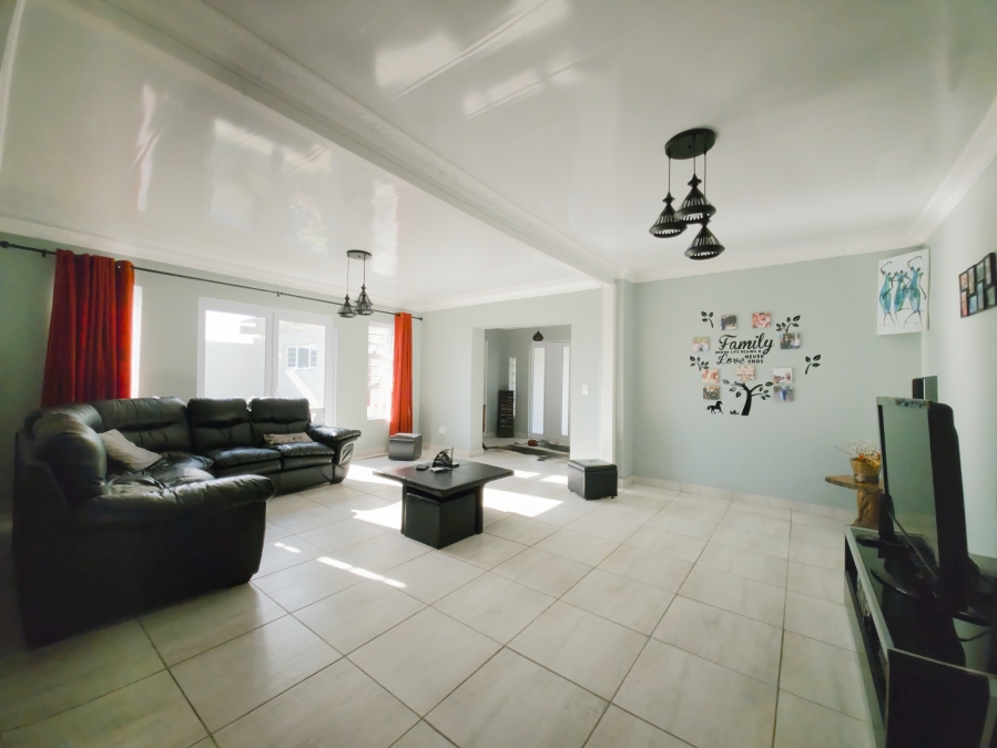 5 Bedroom Property for Sale in Hawston Western Cape